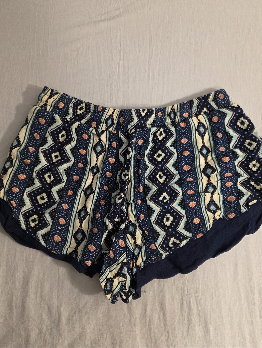 Patterned Flowy Shorts - Picture 2 of 2